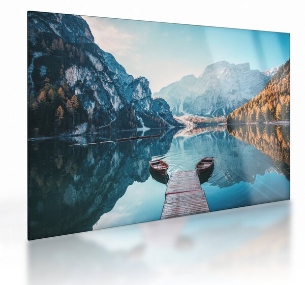Staklena slika - Čamci na jezeru Braies (70x50 cm)