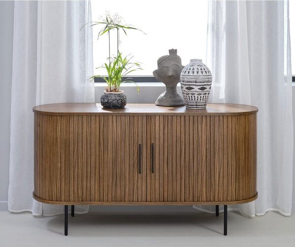 Smeđa niska komoda u dekoru hrasta s kliznim vratima 140x76 cm Nola – Unique Furniture