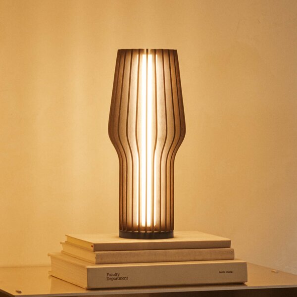 Stolne Lampa PLEASE WAIT to be SEATED, Radiant, prigušiv, Drvo, Dnevna soba, Drvo, Dizajn