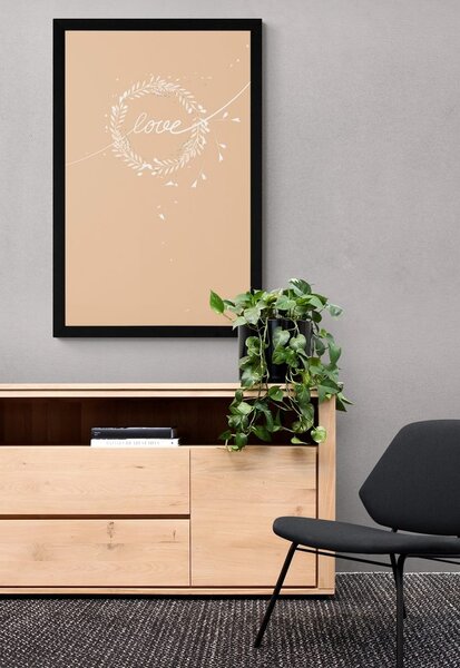 Plakat s natpisom Love u minimalističkom dizajnu