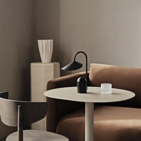 Stolne Lampa ferm LIVING, Arum, prigušiv, Crno, Terasa, Metal, Dizajn