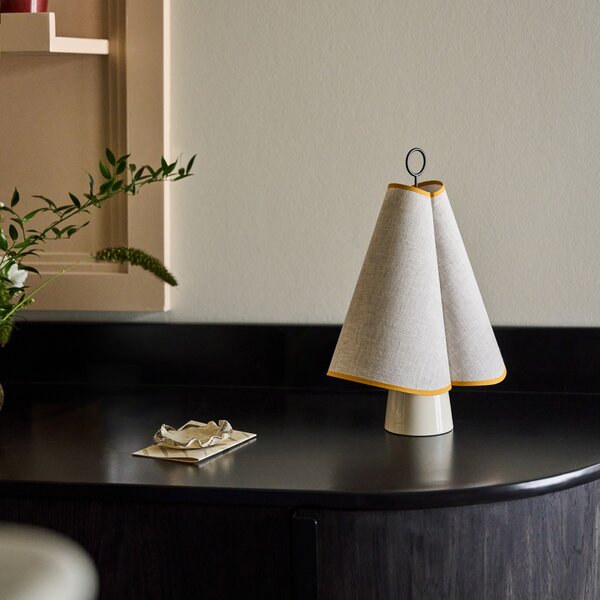 Stolne Lampa GUBI, Hornbæk, prigušiv, Bež, Dnevna soba, Tkanina / tekstil, Dizajn