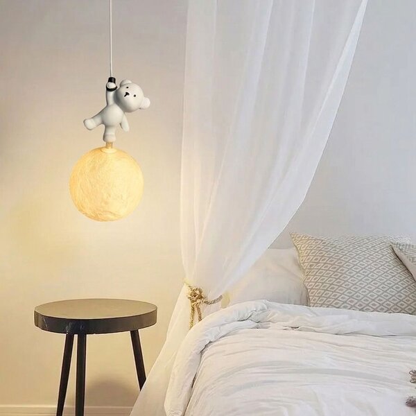 VISEĆA STROPNA LAMPA MEDVJED KOJI STOJI NA MJESECU G166-1CP