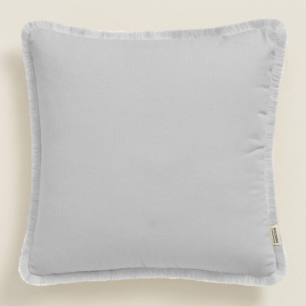 Svijetlo siva jastučnica BOCA CHICA s resicama 50 x 50 cm