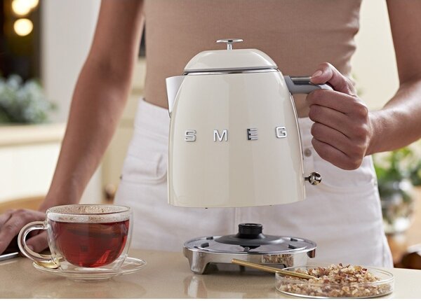 Krem kuhalo za vodu od nehrđajućeg čelika 800 ml Retro Style – SMEG