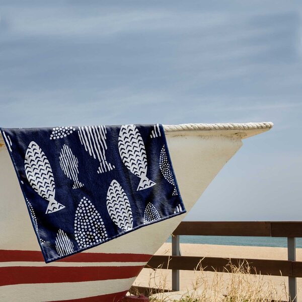 Tamnoplavi ručnik za plažu 90x180 cm Fish - DecoKing