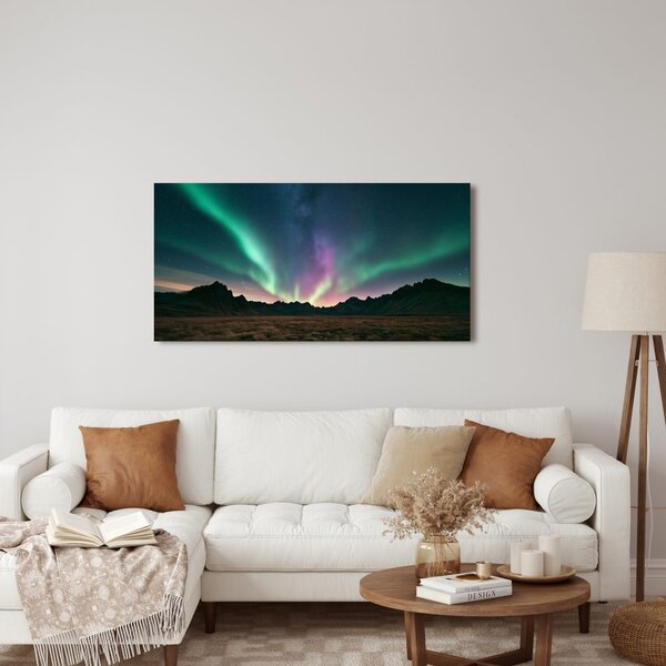 Slika šarena aurora nad krajolikom