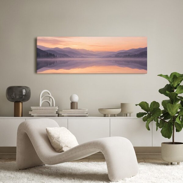 Slika mirna zora nad površinom