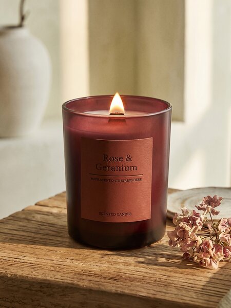 Sinsay - Mirisna svijeća s dodatkom sojinog voska Rose and Geranium