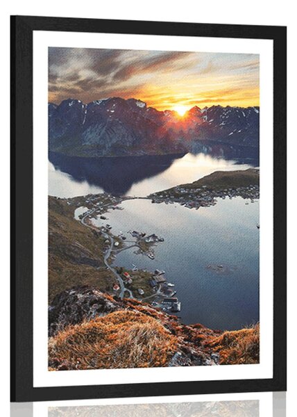 Plakat s paspartuom zadivljujuća planinska panorama sa zalaskom sunca