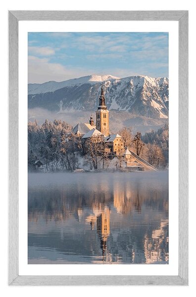 Plakat s paspartuom crkva kod jezera Bled u Sloveniji
