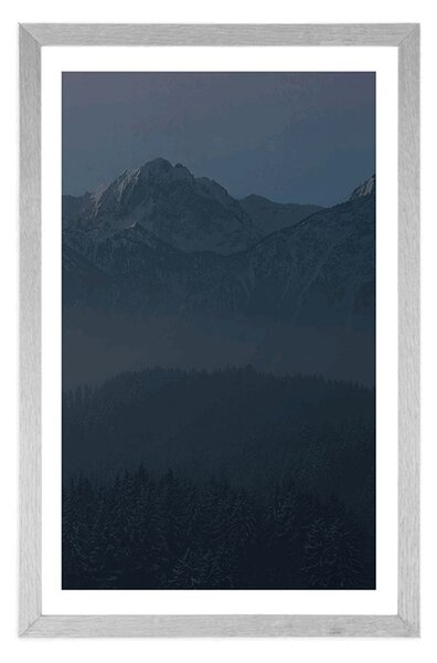 Plakat s paspartuom puni mjesec iznad planina