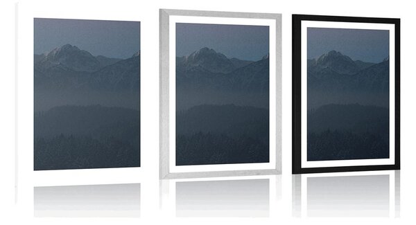 Plakat s paspartuom puni mjesec iznad planina