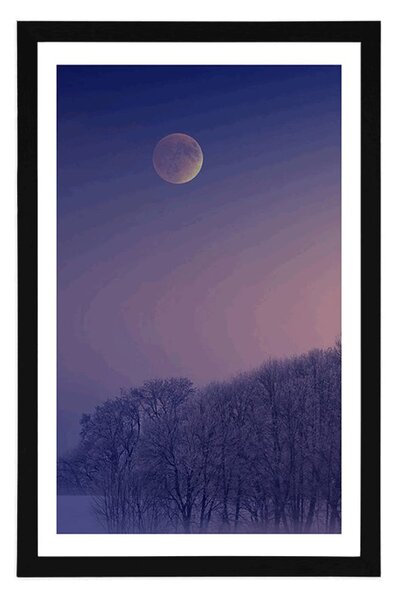 Plakat s paspartuom puni mjesec iznad sela