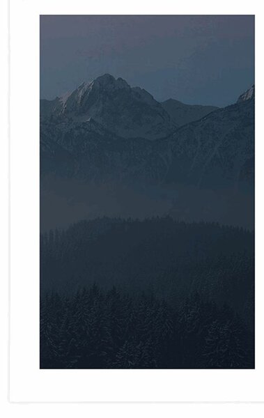 Plakat s paspartuom puni mjesec iznad planina