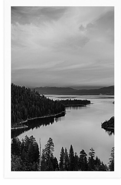 Plakat jezero pri zalasku sunca u crno-bijelom dizajnu