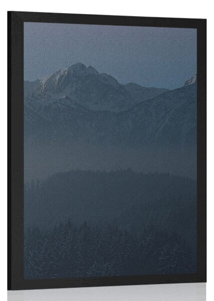 Plakat puni mjesec iznad planina