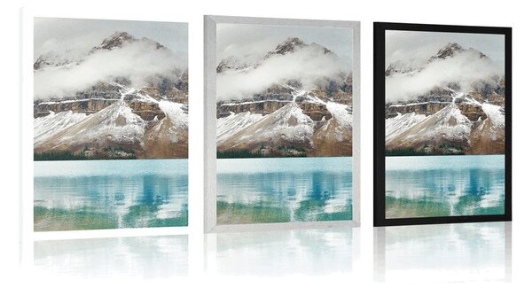 Plakat jezero blizu prekrasne planine