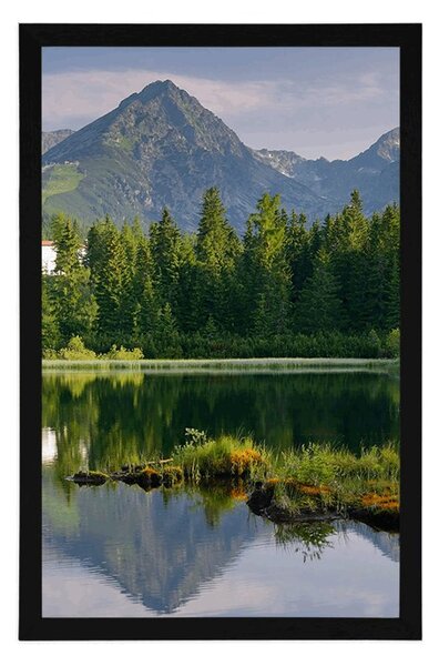 Plakat prekrasna planinska panorama kraj jezera