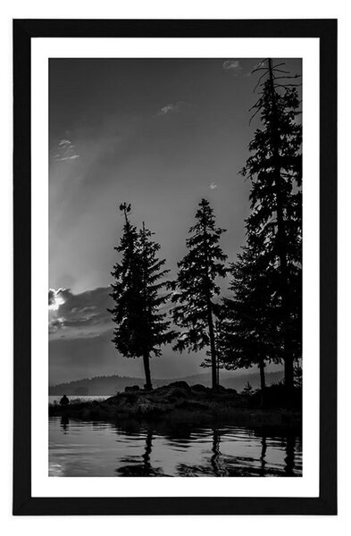 Plakat s paspartuom planinsko jezero u crno-bijelom dizajnu
