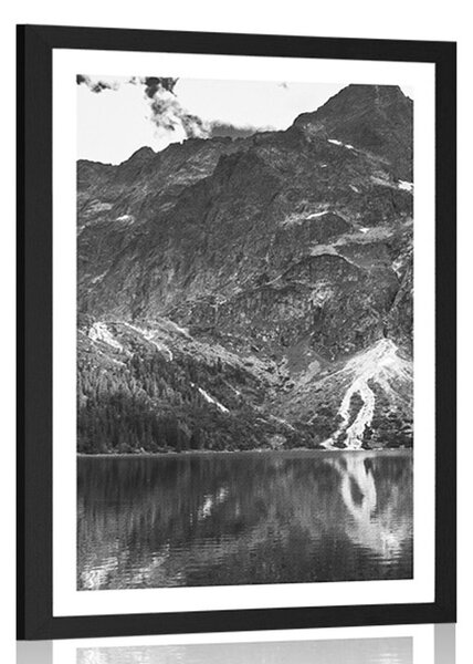 Plakat s paspartuom jezero Morské oko u Tatrama u crno-bijelom dizajnu