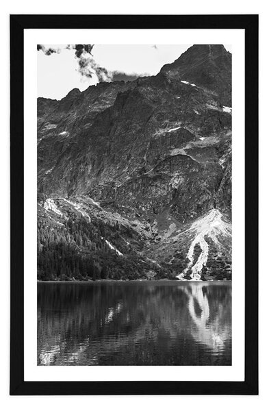 Plakat s paspartuom jezero Morské oko u Tatrama u crno-bijelom dizajnu