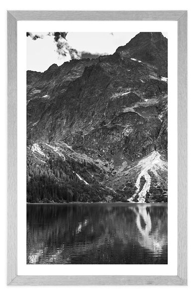 Plakat s paspartuom jezero Morské oko u Tatrama u crno-bijelom dizajnu