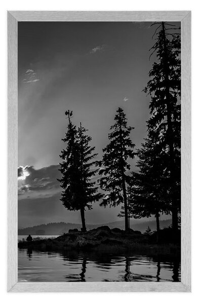 Plakat planinsko jezero u crno-bijelom dizajnu