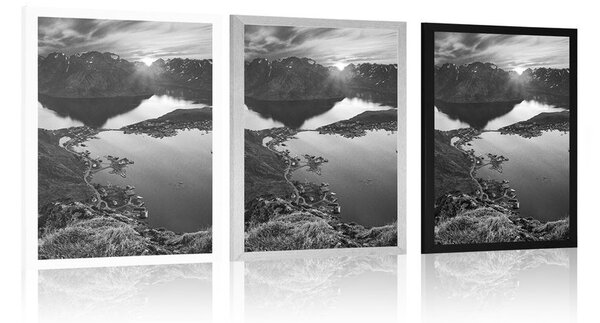 Plakat zadivljujuća planinska panorama sa zalaskom sunca u crno-bijelom dizajnu