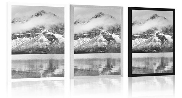 Plakat jezero blizu prekrasne planine u crno-bijelom dizajnu