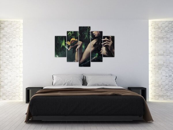 Slika graciozne ženske z metuljem (150x105 cm)