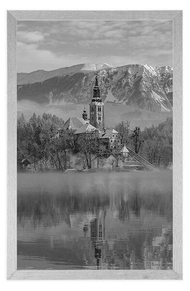 Plakat crkva kod jezera Bled u Sloveniji u crno-bijelom dizajnu