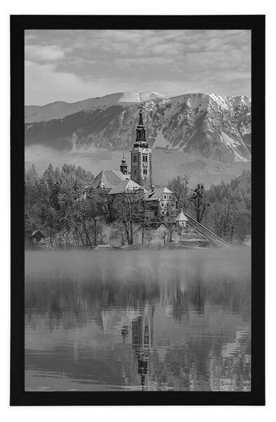 Plakat crkva kod jezera Bled u Sloveniji u crno-bijelom dizajnu
