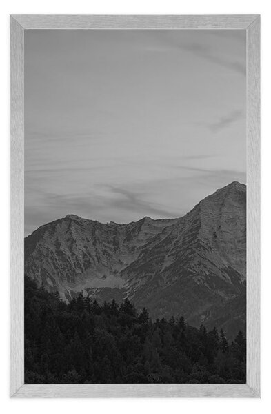 Plakat zalazak sunca u planinama u crno-bijelom dizajnu