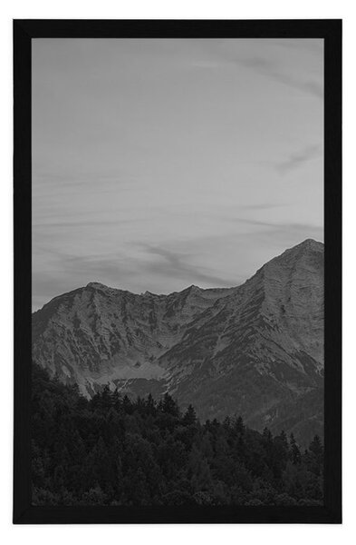 Plakat zalazak sunca u planinama u crno-bijelom dizajnu