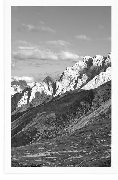 Plakat prekrasan pogled s planina u crno-bijelom dizajnu