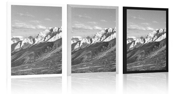 Plakat prekrasan pogled s planina u crno-bijelom dizajnu