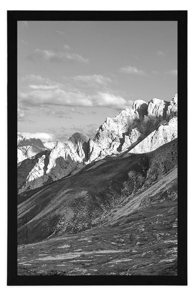 Plakat prekrasan pogled s planina u crno-bijelom dizajnu