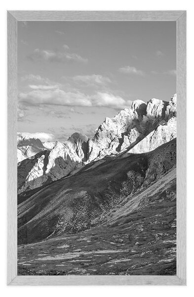 Plakat prekrasan pogled s planina u crno-bijelom dizajnu