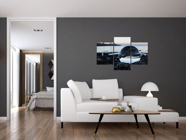 Slika staklene kugle na stijeni (90x60 cm)