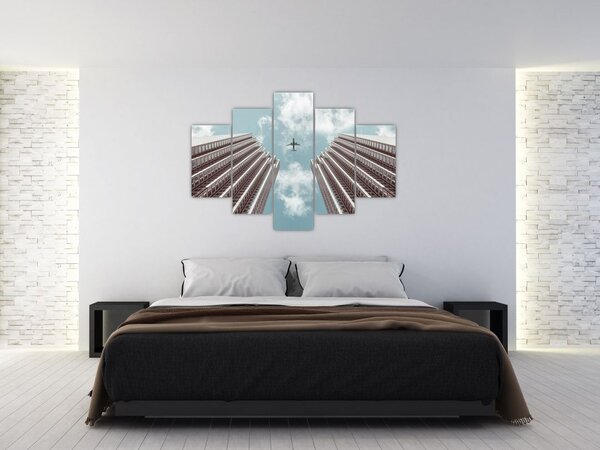 Slika aviona između zgrada (150x105 cm)