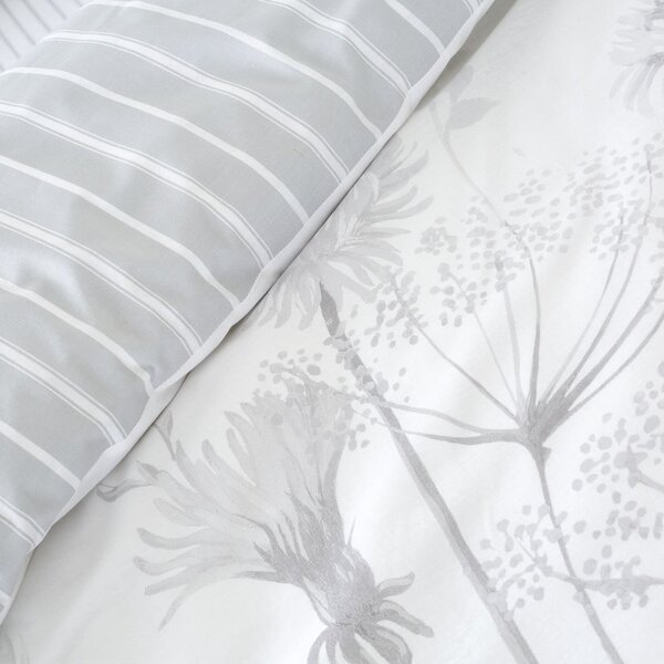 Bijela/siva posteljina za bračni krevet/za produženi krevet 230x220 cm Meadowsweet Floral – Catherine Lansfield