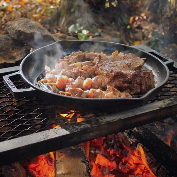 Lava okrugla grill tava s integriranim ručkama