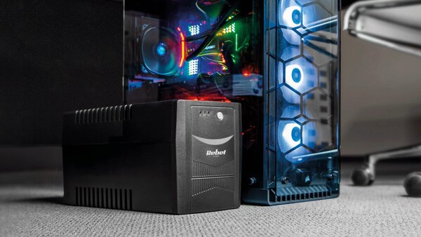 1200W UPS Unlopping Power 2000va 4 mikropojasne utičnice