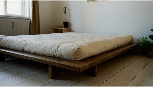 Smeđi bračni krevet od masivnog bora s podnicom 180x200 cm Japan – Karup Design