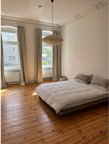 Smeđi krevet od masivnog bora s podnicom 120x200 cm Japan – Karup Design