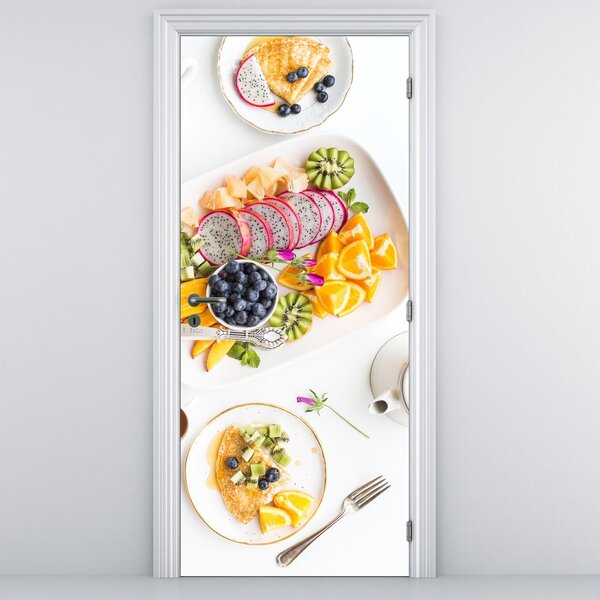 Foto tapeta za vrata - Tanjuri s voćem na stolu (95x205cm)
