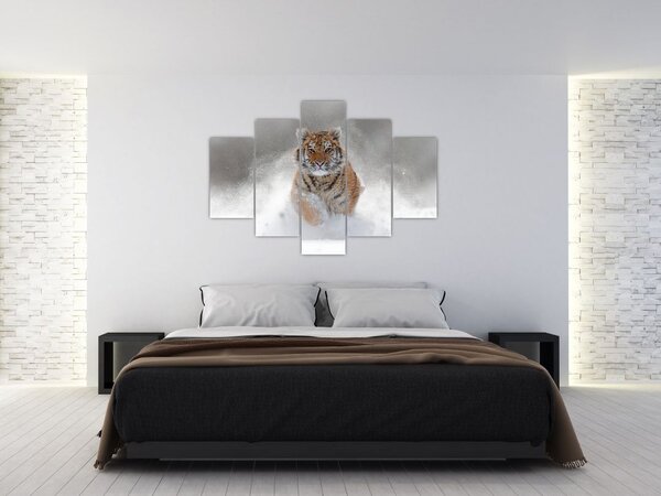 Slika tigra koji trči u snijegu (150x105 cm)