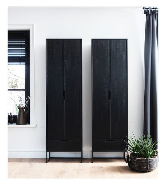 Crni ormar od čvrste jeseni 60x210 cm Silas – WOOOD