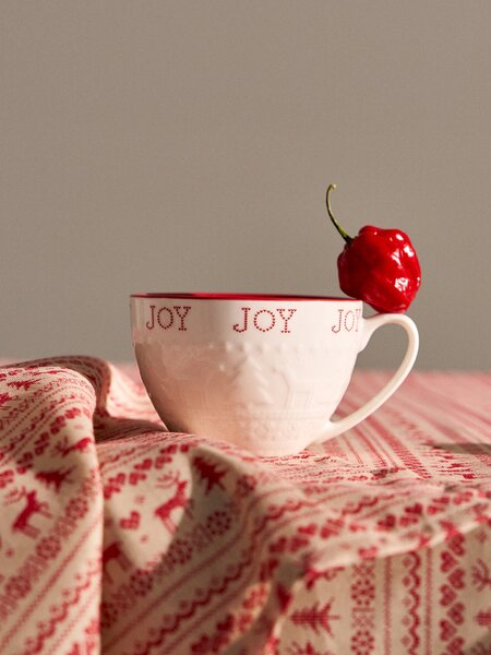 Sinsay - Keramička božićna šalica s natpisom „Joy“
